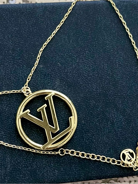 Jewelry - LV Round Pendant Necklace
